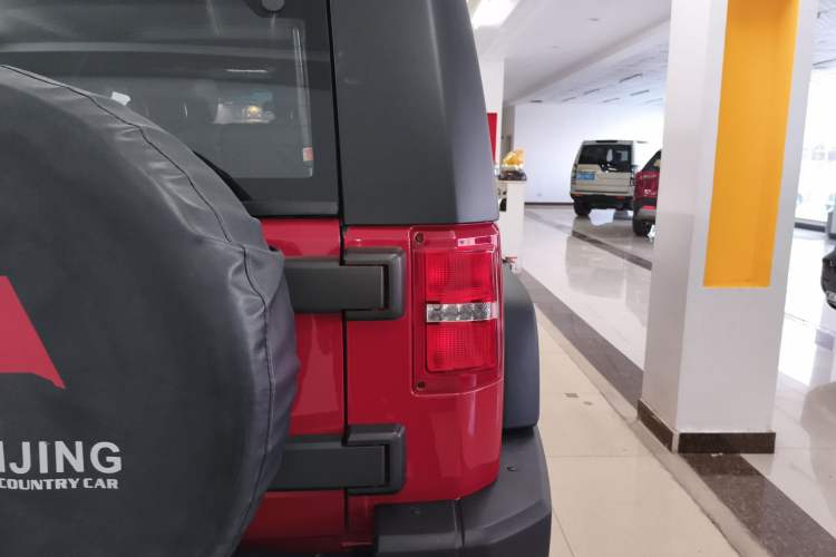 Used BAIC Off-Road BJ40 2016 40L 2.3T Automatic All-Wheel Drive Premium Edition Right Rear Taillight
