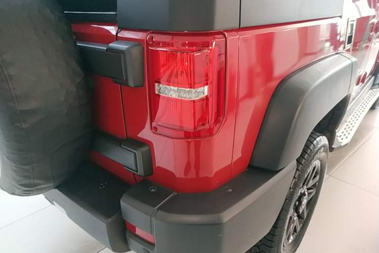 Used BAIC Off-Road BJ40 2016 40L 2.3T Automatic All-Wheel Drive Premium Edition Right Rear Taillight