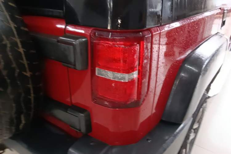 Used BAIC Off-Road BJ40 2016 40L 2.3T Automatic All-Wheel Drive Premium Edition Right Rear Taillight