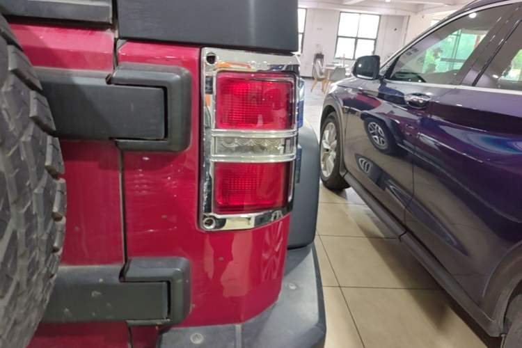 Used BAIC Off-Road BJ40 2016 40L 2.3T Automatic All-Wheel Drive Premium Edition Right Rear Taillight
