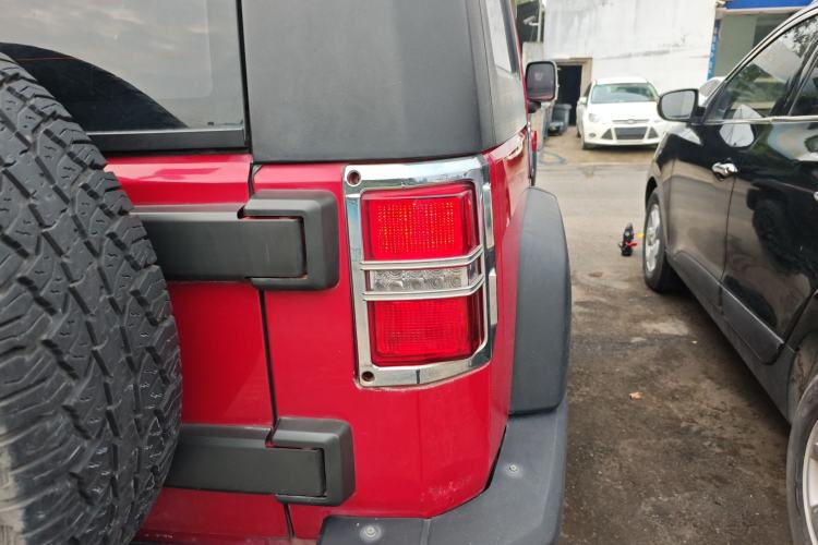 Used BAIC Off-Road BJ40 2016 40L 2.3T Automatic All-Wheel Drive Premium Edition Right Rear Taillight