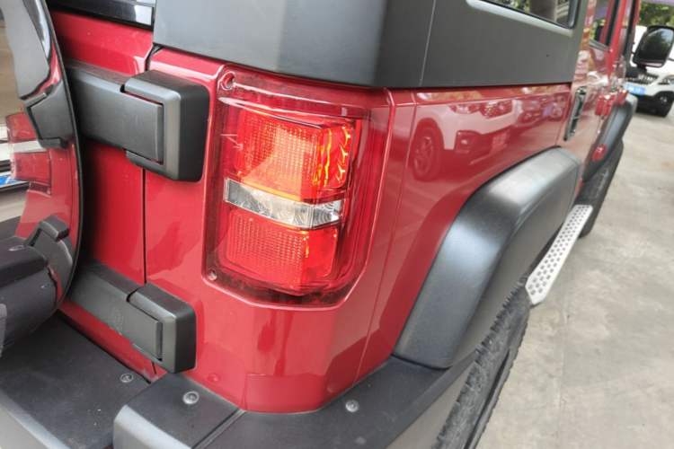Used BAIC Off-Road BJ40 2016 40L 2.3T Automatic All-Wheel Drive Premium Edition Right Rear Taillight