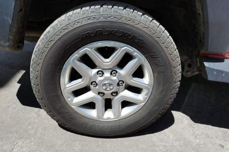 Used BAIC Off-Road BJ40 2016 40L 2.0T Manual All-Wheel Drive Prestige Edition Right Rear Wheel Hub