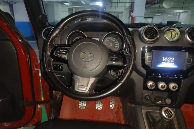 Used BAIC Off-Road BJ40 2016 2.0T Manual Four-Wheel Drive Prestige Edition Steering Wheel