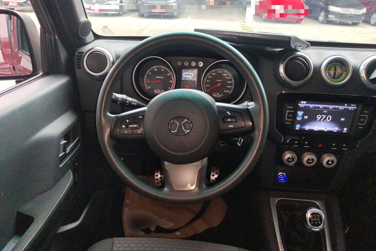 Used BAIC Off-Road BJ40 2016 40L 2.0T Manual Two-Wheel Drive Luxury Edition Steering Wheel