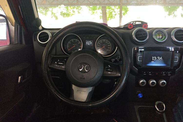 Used BAIC Off-Road BJ40 2016 40L 2.0T Manual Two-Wheel Drive Luxury Edition Steering Wheel