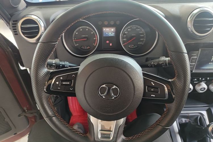 Used BAIC Off-Road BJ40 2016 2.0T Manual Four-Wheel Drive Prestige Edition Steering Wheel
