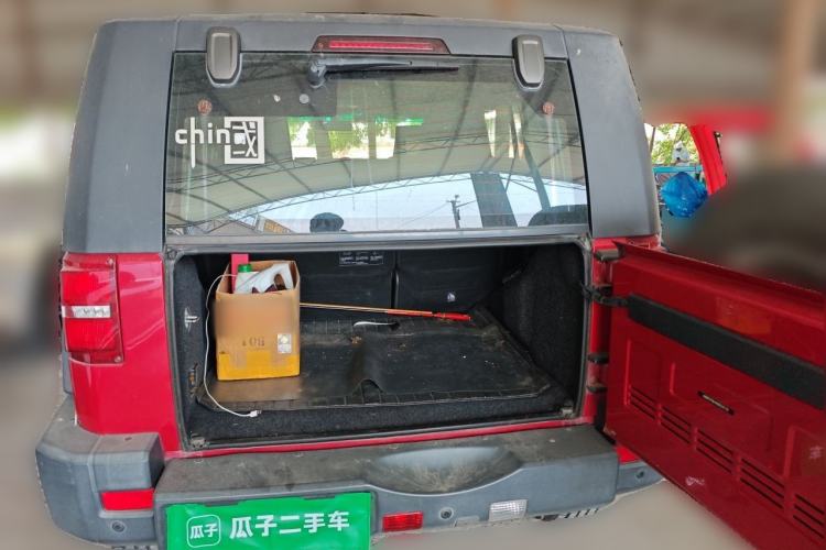 Used BAIC Off-Road BJ40 2016 40L 2.0T Manual Two-Wheel Drive Luxury Edition Trunk