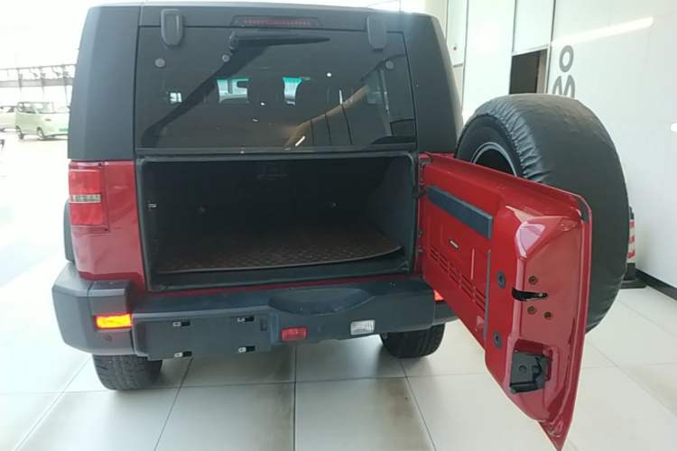Used BAIC Off-Road BJ40 2016 40L 2.3T Automatic All-Wheel Drive Premium Edition Trunk
