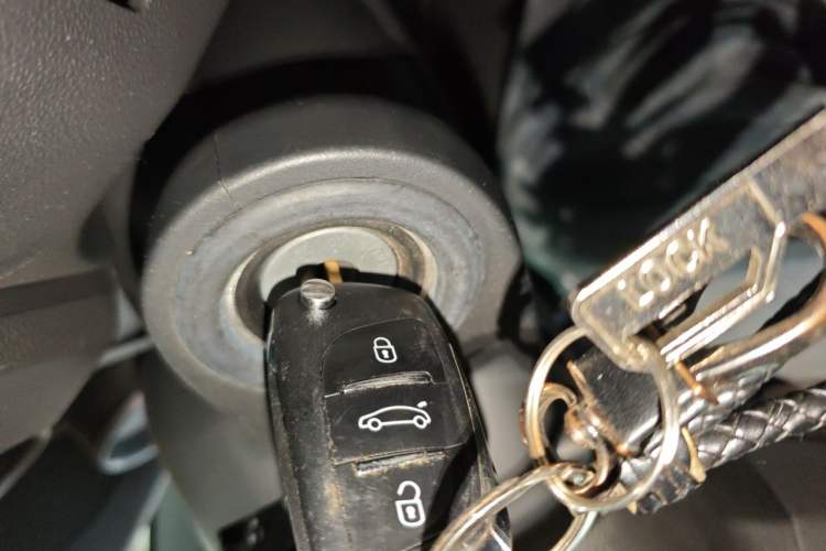 Used BAIC Off-Road BJ40 2016 40L 2.0T Manual Two-Wheel Drive Luxury Edition Vehicle Key
