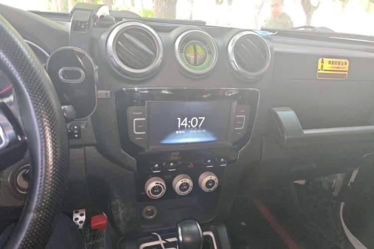 Used BAIC Off-Road BJ40 2016 40L 2.3T Automatic All-Wheel Drive Premium Edition Audio And AC Panel