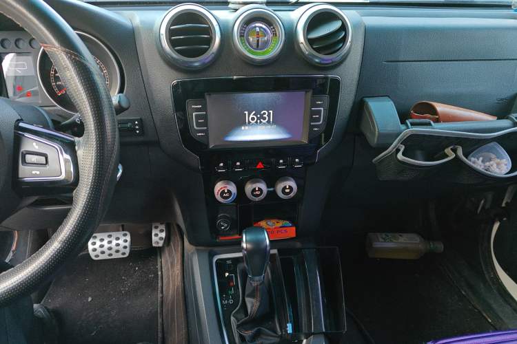 Used BAIC Off-Road BJ40 2016 40L 2.3T Automatic All-Wheel Drive Premium Edition Audio And AC Panel
