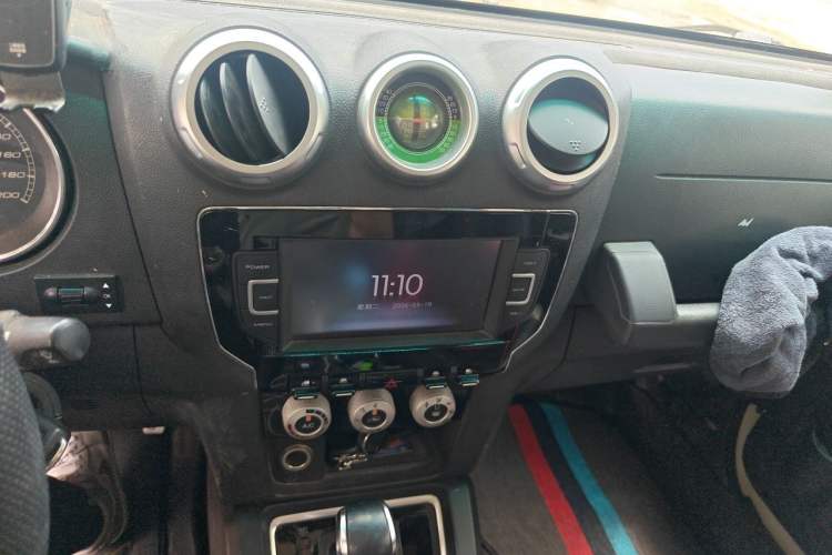 Used BAIC Off-Road BJ40 2016 40L 2.3T Automatic All-Wheel Drive Premium Edition Audio And AC Panel