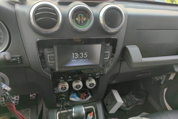 Used BAIC Off-Road BJ40 2016 40L 2.3T Automatic All-Wheel Drive Premium Edition Audio And AC Panel