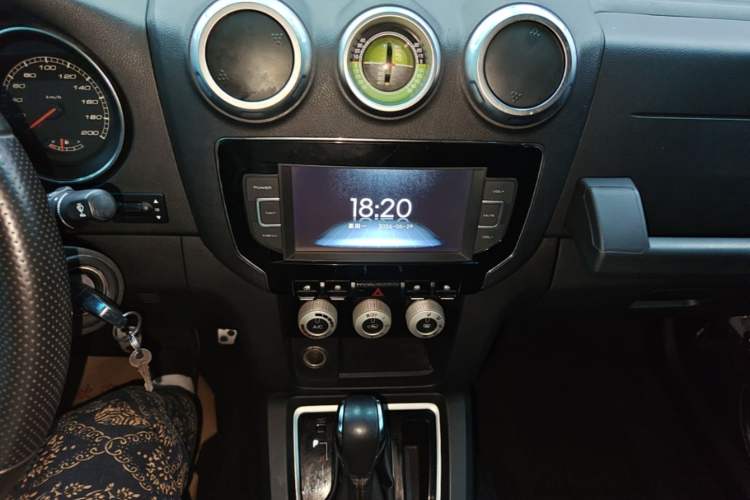Used BAIC Off-Road BJ40 2016 40L 2.3T Automatic All-Wheel Drive Premium Edition Audio And AC Panel
