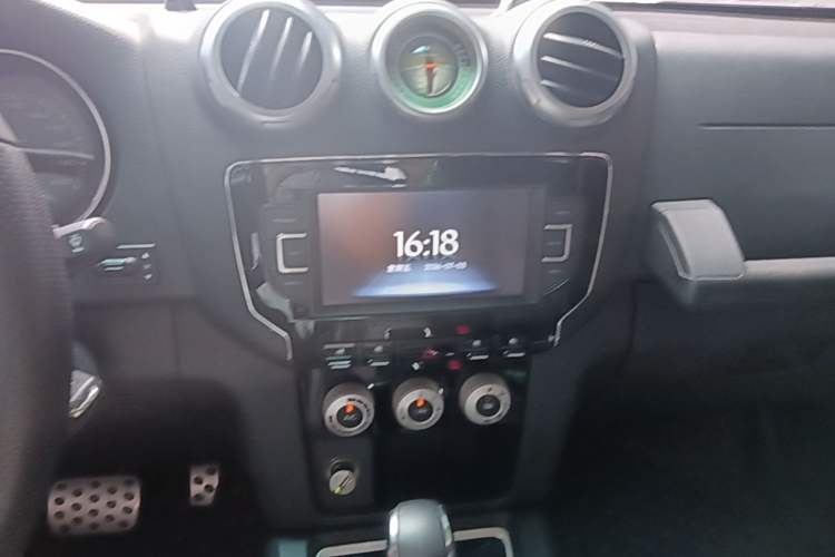 Used BAIC Off-Road BJ40 2016 40L 2.3T Automatic All-Wheel Drive Premium Edition Audio And AC Panel