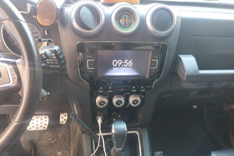 Used BAIC Off-Road BJ40 2016 40L 2.3T Automatic All-Wheel Drive Premium Edition Audio And AC Panel