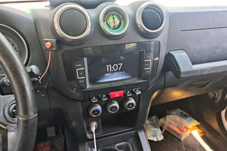 Used BAIC Off-Road BJ40 2016 2.0T Manual Four-Wheel Drive Prestige Edition Audio And AC Panel