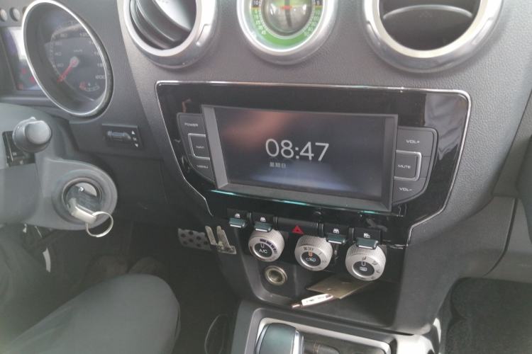 Used BAIC Off-Road BJ40 2016 40L 2.3T Automatic All-Wheel Drive Premium Edition Audio And AC Panel