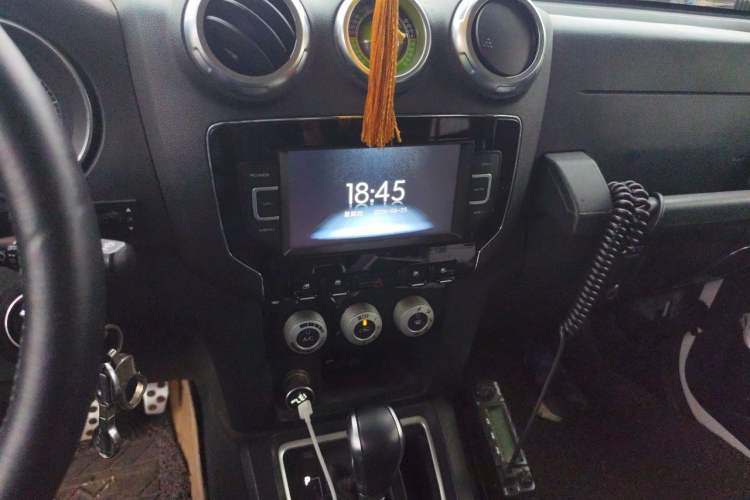 Used BAIC Off-Road BJ40 2016 40L 2.3T Automatic All-Wheel Drive Premium Edition Audio And AC Panel