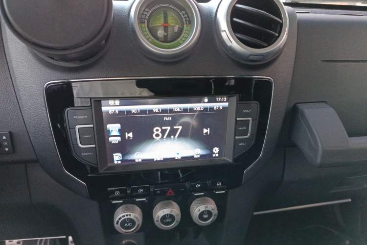 Used BAIC Off-Road BJ40 2016 2.3T Automatic Two-Wheel Drive Prestige Edition Audio And AC Panel