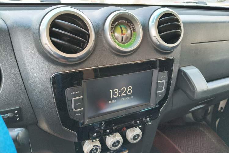 Used BAIC Off-Road BJ40 2016 40L 2.3T Automatic All-Wheel Drive Premium Edition Audio And AC Panel