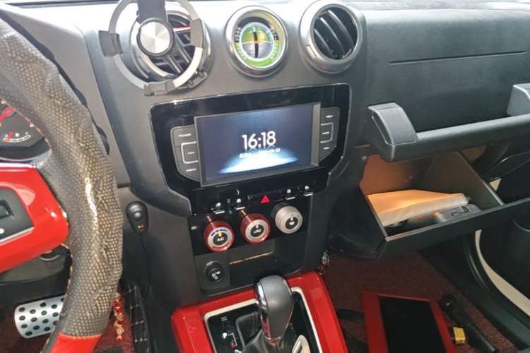 Used BAIC Off-Road BJ40 2016 40L 2.3T Automatic All-Wheel Drive Premium Edition Audio And AC Panel