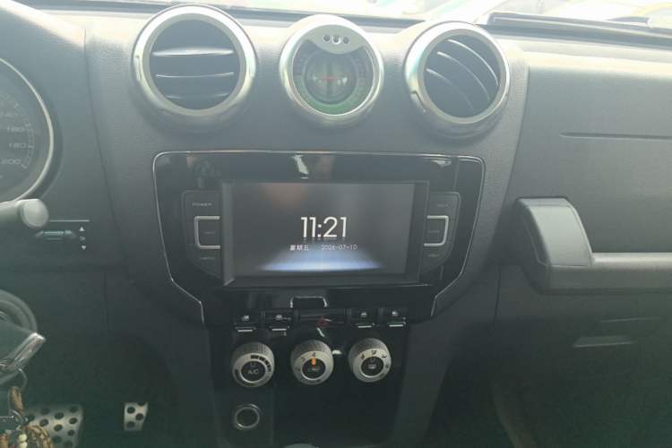 Used BAIC Off-Road BJ40 2016 40L 2.3T Automatic All-Wheel Drive Premium Edition Audio And AC Panel