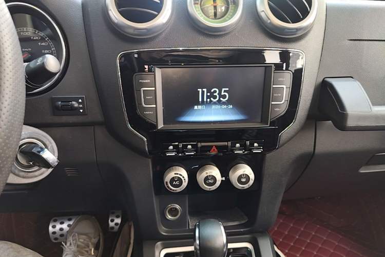 Used BAIC Off-Road BJ40 2016 40L 2.3T Automatic All-Wheel Drive Premium Edition Audio And AC Panel