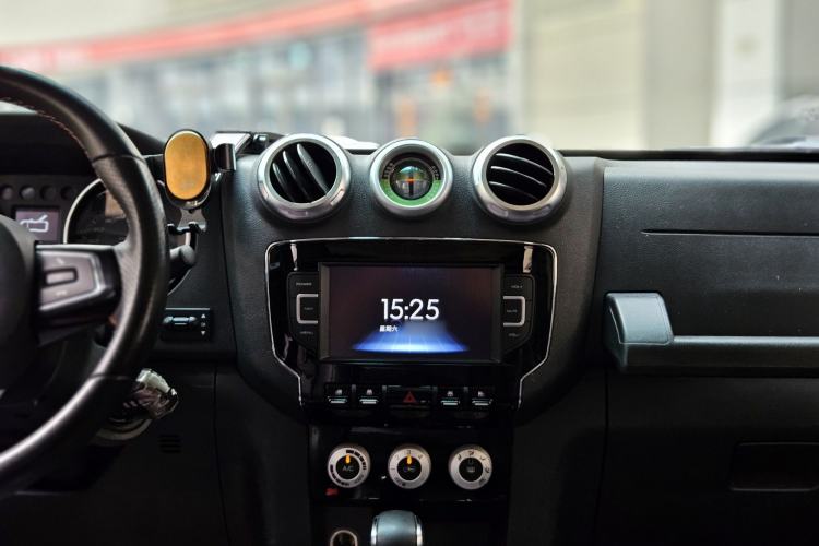 Used BAIC Off-Road BJ40 2016 40L 2.3T Automatic All-Wheel Drive Premium Edition Audio And AC Panel