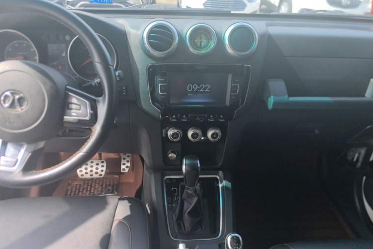 Used BAIC Off-Road BJ40 2016 40L 2.3T Automatic All-Wheel Drive Premium Edition Audio And AC Panel