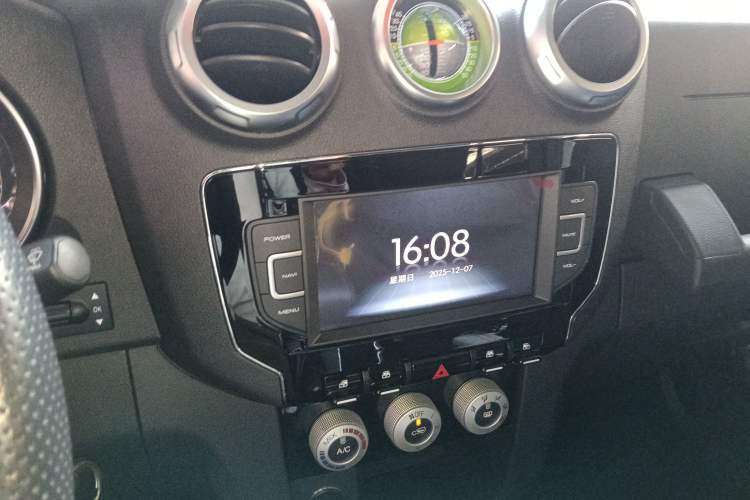 Used BAIC Off-Road BJ40 2016 40L 2.3T Automatic All-Wheel Drive Premium Edition Audio And AC Panel