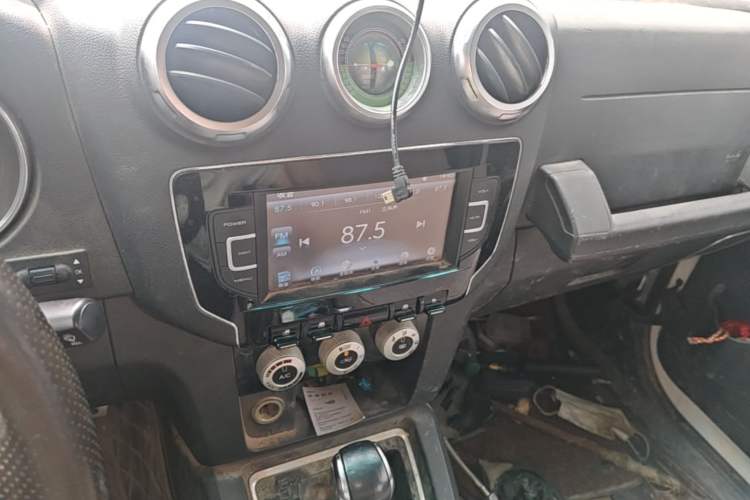 Used BAIC Off-Road BJ40 2016 40L 2.3T Automatic All-Wheel Drive Premium Edition Audio And AC Panel