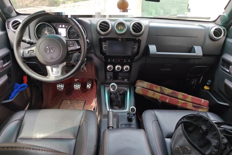 Used BAIC Off-Road BJ40 2016 40L 2.0T Manual All-Wheel Drive Prestige Edition Center Console
