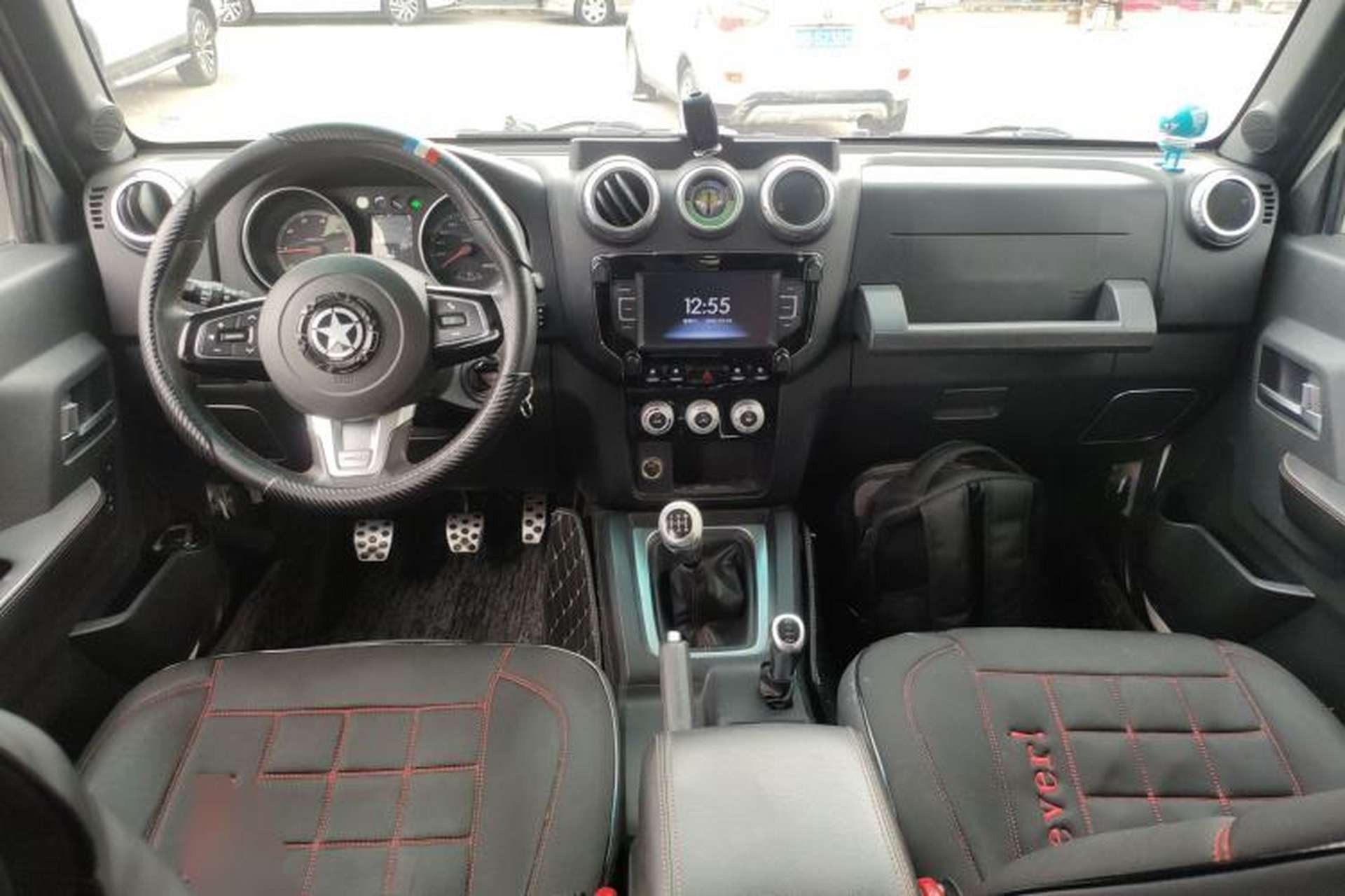 Used BAIC Off-Road BJ40 2016 40L 2.0T Manual All-Wheel Drive Prestige Edition Center Console