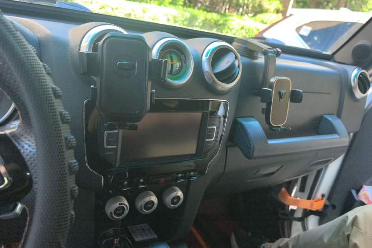 Used BAIC Off-Road BJ40 2016 40L 2.3T Automatic All-Wheel Drive Premium Edition Center Console