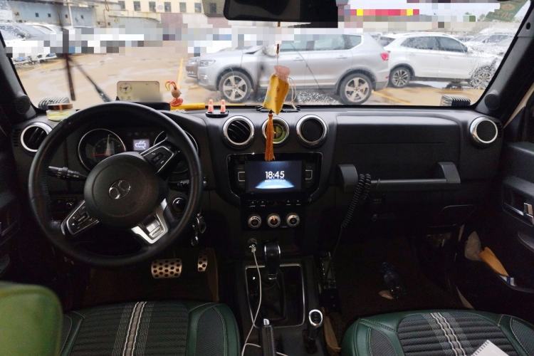 Used BAIC Off-Road BJ40 2016 40L 2.3T Automatic All-Wheel Drive Premium Edition Center Console