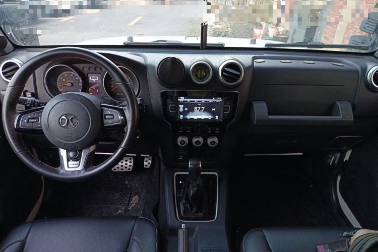 Used BAIC Off-Road BJ40 2016 2.3T Automatic Two-Wheel Drive Prestige Edition Center Console