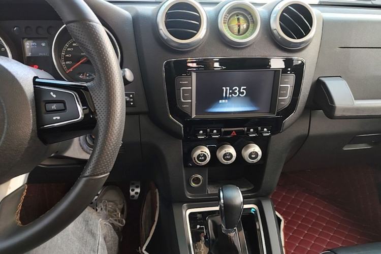 Used BAIC Off-Road BJ40 2016 40L 2.3T Automatic All-Wheel Drive Premium Edition Center Console