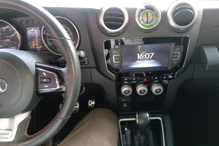 Used BAIC Off-Road BJ40 2016 40L 2.3T Automatic All-Wheel Drive Premium Edition Center Console