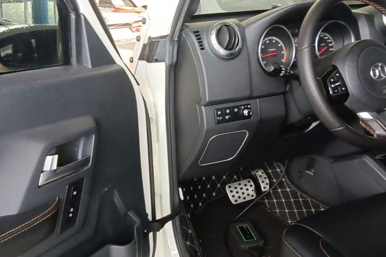 Used BAIC Off-Road BJ40 2016 40L 2.3T Automatic All-Wheel Drive Premium Edition Driver Seat