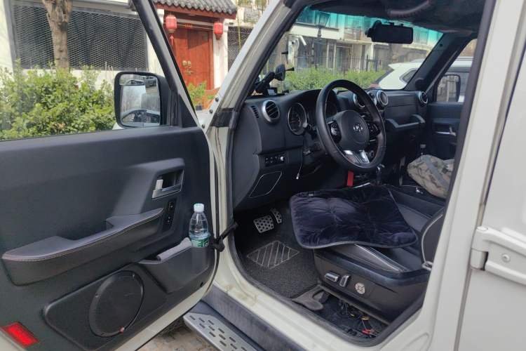 Used BAIC Off-Road BJ40 2016 40L 2.3T Automatic All-Wheel Drive Premium Edition Driver Seat