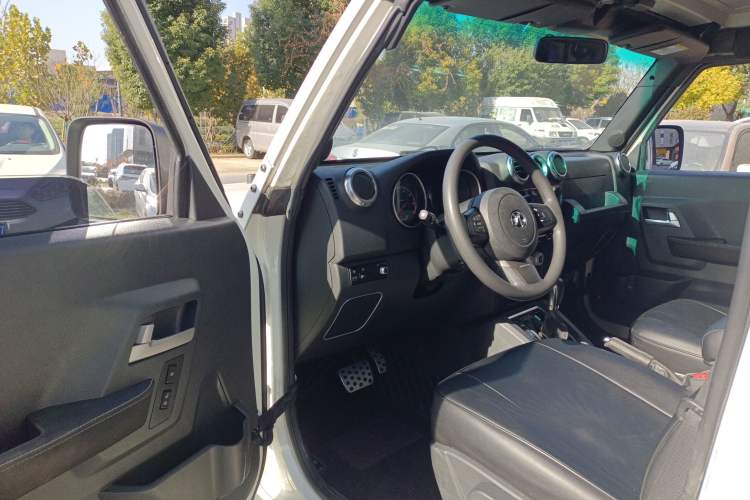 Used BAIC Off-Road BJ40 2016 40L 2.3T Automatic Two-Wheel Drive Luxury Edition Driver Seat