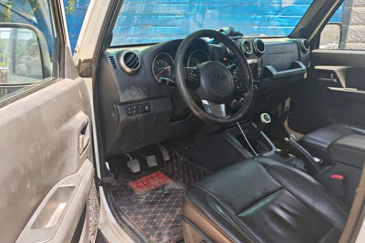Used BAIC Off-Road BJ40 2016 2.0T Manual Four-Wheel Drive Prestige Edition Driver Seat
