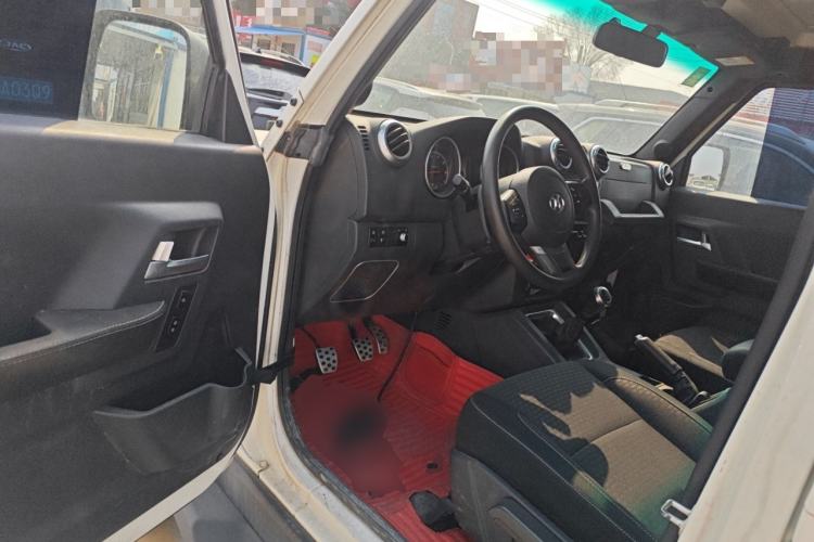 Used BAIC Off-Road BJ40 2016 40L 2.0T Manual Two-Wheel Drive Luxury Edition Driver Seat