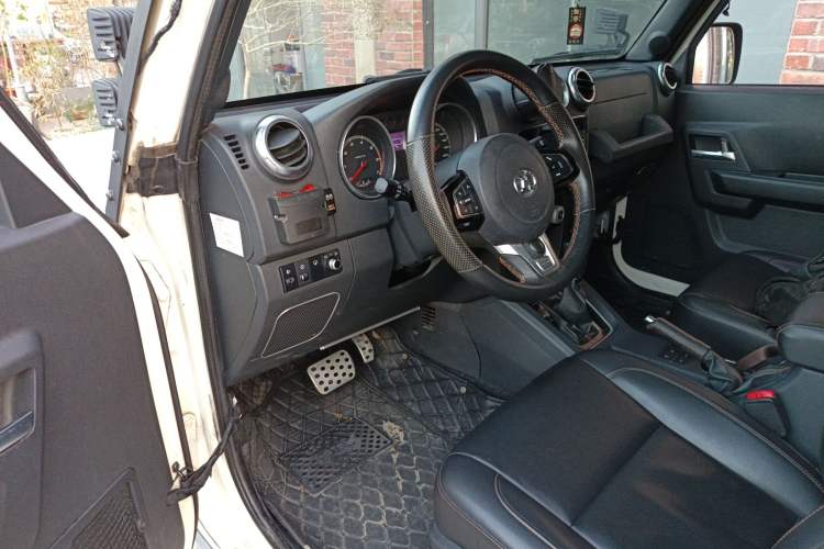 Used BAIC Off-Road BJ40 2016 2.3T Automatic Two-Wheel Drive Prestige Edition Driver Seat