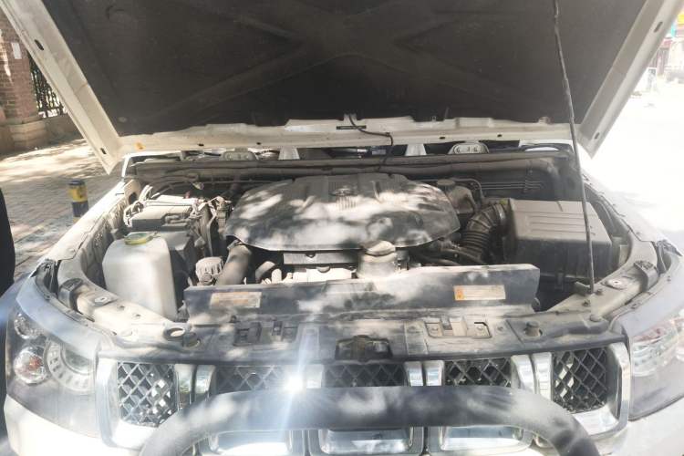 Used BAIC Off-Road BJ40 2016 40L 2.3T Automatic All-Wheel Drive Premium Edition Engine Bay