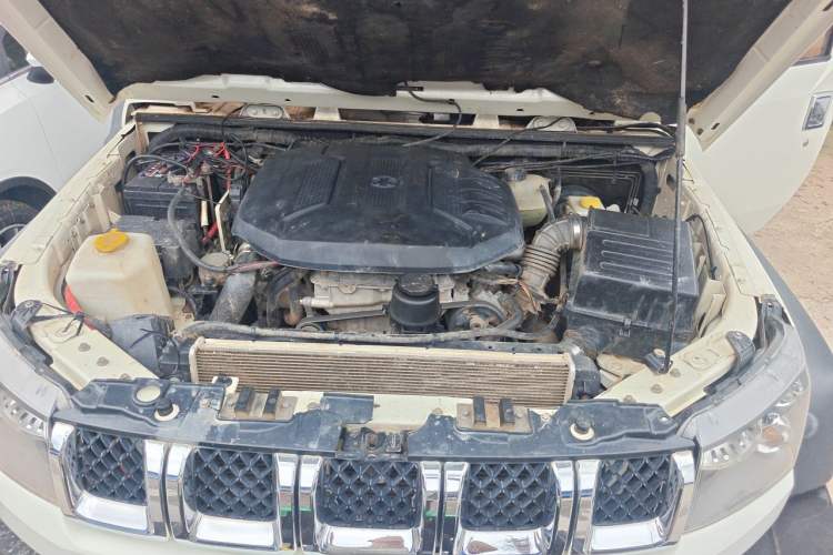 Used BAIC Off-Road BJ40 2016 40L 2.3T Automatic All-Wheel Drive Premium Edition Engine Bay