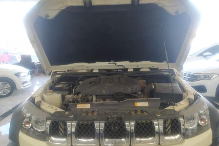 Used BAIC Off-Road BJ40 2016 40L 2.0T Manual Two-Wheel Drive Luxury Edition Engine Bay