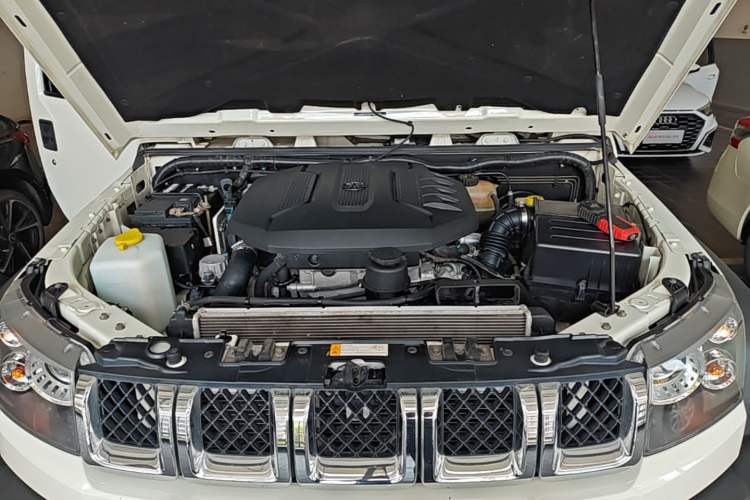 Used BAIC Off-Road BJ40 2016 40L 2.3T Automatic All-Wheel Drive Premium Edition Engine Bay